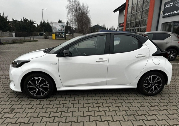 Toyota Yaris cena 69900 przebieg: 44000, rok produkcji 2021 z Lwówek małe 466